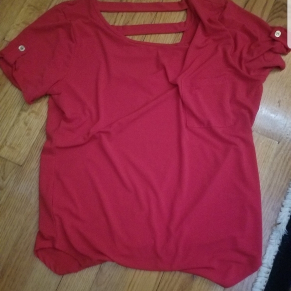 Woman red blouse - Picture 2 of 3